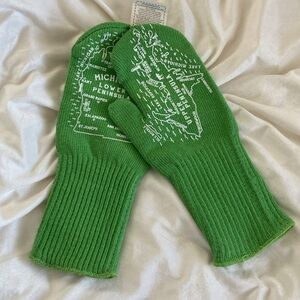 NWT Michigan Mittens L'Oven mitts in green